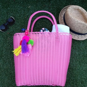 Bolsa grande rosa, tecida à mão em plástico reciclado, forte e durável, perfeita como sacola de compras ou bolsa de praia