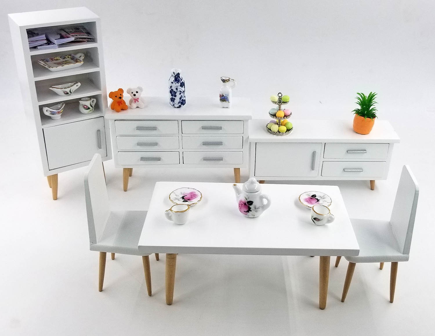 dollhouse table and chairs