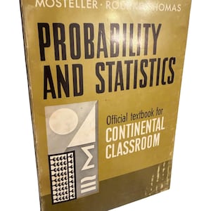 Könnte beinhalten: Ein Lehrbuch mit dem Titel Probability and Statistics, Official textbook for Continental Classroom von Mosteller, Rourke und Thomas. Der Einband ist olivgrün mit schwarzem Text und einer Grafik, die einen Kreis, ein Dreieck und einen Abakus zeigt.