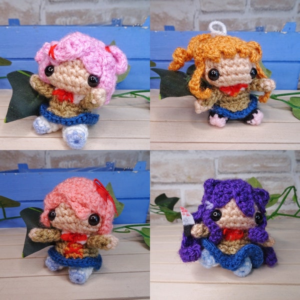 Doki Doki Literature Club Amigurumi Plüsch-Schlüsselanhänger, inspiriert von den winzigen Figuren Natsuki, Yuri, Sayuri und Monika