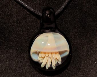 ガラス製クラゲペンダント | 海、サンゴ礁、ネックレス、ジュエリー