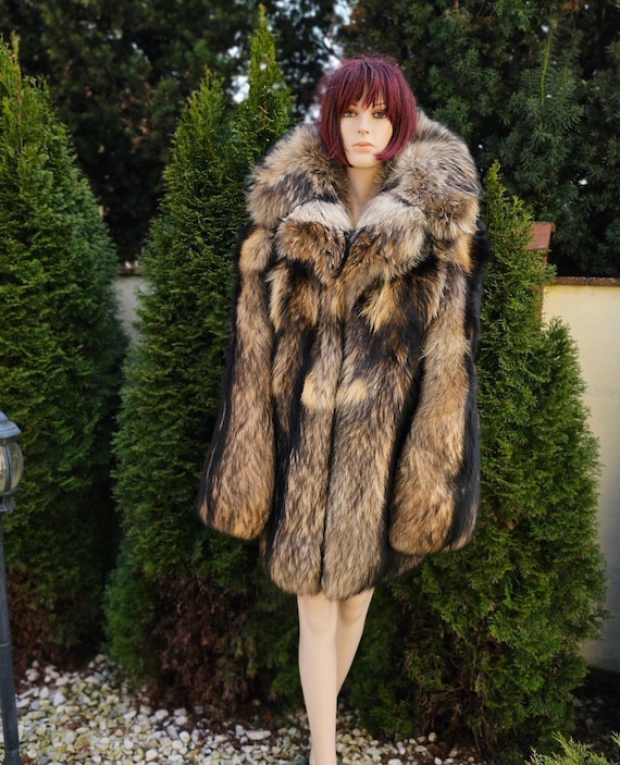 Luxury Soft Finnraccoon Fur Coat With Huge Fur English Collar