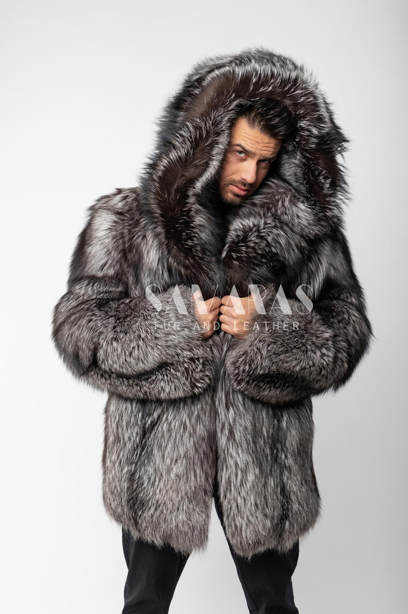 贅沢なファーフード付きスカンジナビア産シルバーフォックスファー