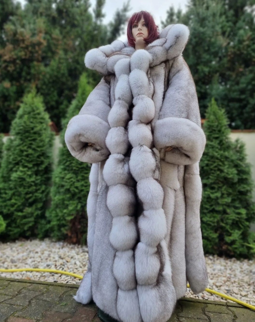 両面ロングスカンジナビアブルーフォックスコート、ファーベルト付き