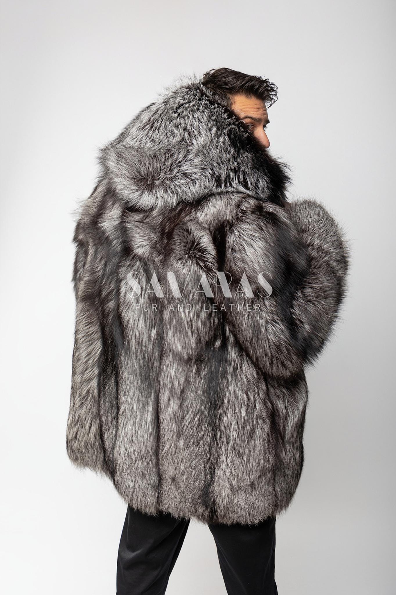 ★【シルバーフロストFOX】イタリースカンジナヴィア産フリンジ一杯FURマント★ 贅沢なファーフード付きスカンジナビア産シルバーフォックスファー