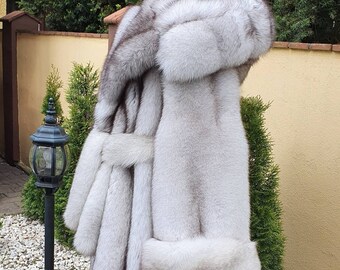 高級ブルーフォックスファーコート、フルペル、大きなフード、ギリシャ