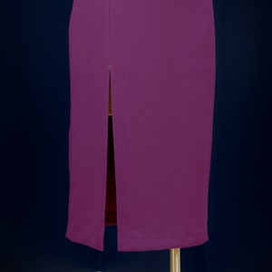 High-waist pencil skirt with a front slit in magenta / purple, size US 8