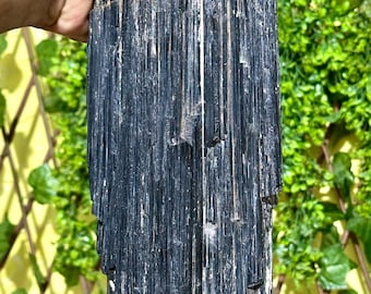 Gran turmalina negra en bruto de 300 mm: grupo de cristales en bruto