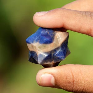 35 MM Natur | Kleiner blauer Sodalith Stern Merkaba | 20 Punkte Kristall | Heilkraft | Metaphysische Meditation | Merkaba Stern