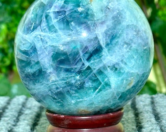 Esfera de fluorita verde y azul de 95 mm: bola de cristal curativa natural