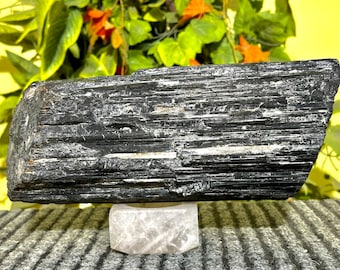 Turmalina negra en bruto de 340 mm: Cristal AAA+ en bruto