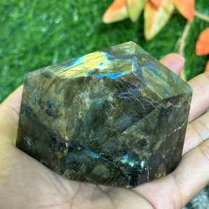 Preciosa y delicada piedra labradorita verde llamativa, labradorita pulida de forma libre