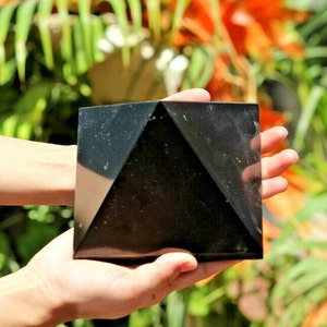 Beautiful 100MM Natural Black Tourmaline Pyramid Healing Chakra Aura Metaphysical Pointed Home Decoration Spiritual Pyramid