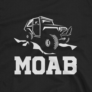 Moab Utah Off-roading Unisex T-shirt - Moab Utah, off-road, moab vacation, moab tourist, utah vacation, grand canyon vacation