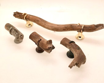 Griffe und Knöpfe aus Treibholz in voller Größe, aus den USA stammendem Strandholz. Jede Länge möglich für den Innenbereich, Tore, Scheunentore, individuelle Umzäunungen oder Geschäftsgebäude.