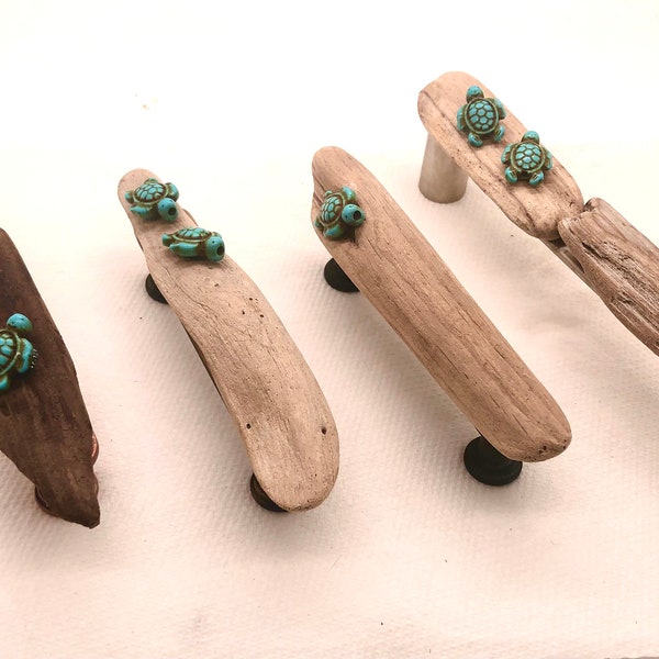 Sea turtles on a log pull, driftwood turtle pull, driftwood sea turtle pull, turtle drawer pull, sea turtle cabinet pull, beach decor pull