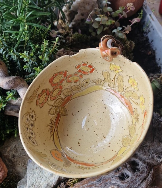 Getöpferte Schale, Müslischälchen Rüsseltier, Blumenwiese