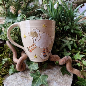 getöpferte Tasse mit Schaf,  Schäfchen, Wolkenschaf, ca 300 ml