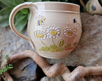 Getöpferte Tasse, Blumenwiese, Gänseblümchen, ca 240 ml