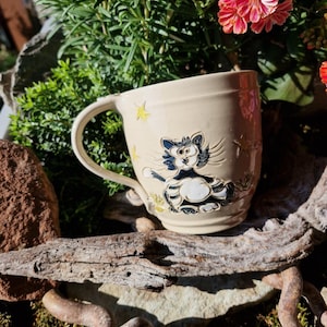 Keramisk mugg, katt, blomsteräng, ca 300 ml