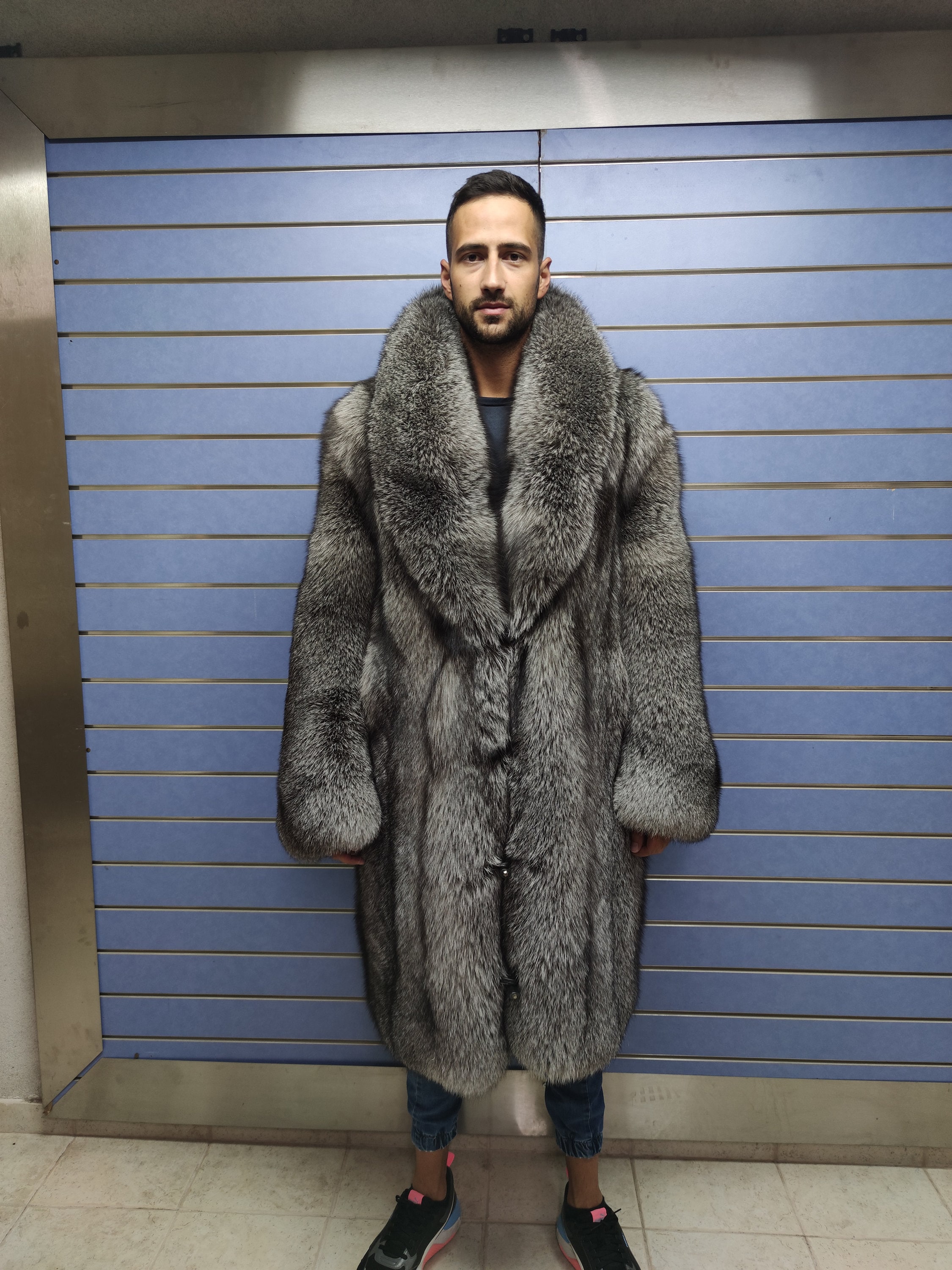 ブルーフォックス リアルファー 本毛皮 裏地刺繍 ブラック 最高級毛皮 il_fullxfull.4138443186_2gqu.jpg