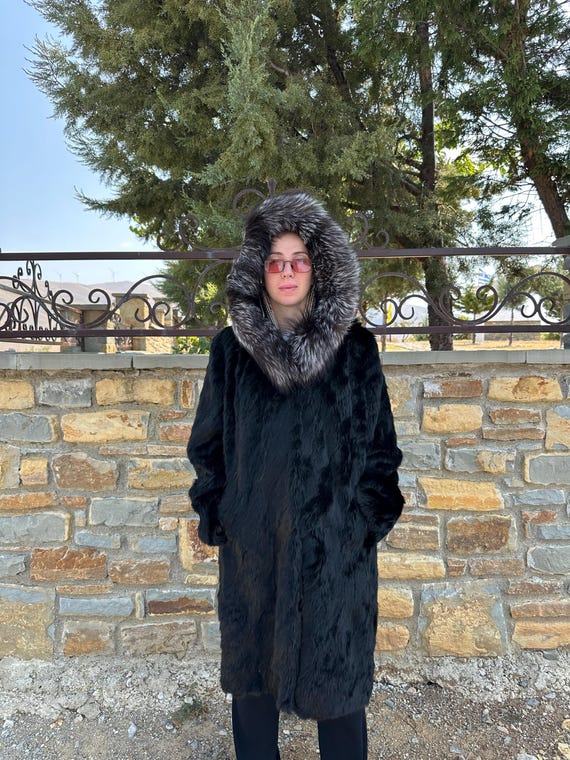 Cappotto di pelliccia di visone nero naturale con cappuccio