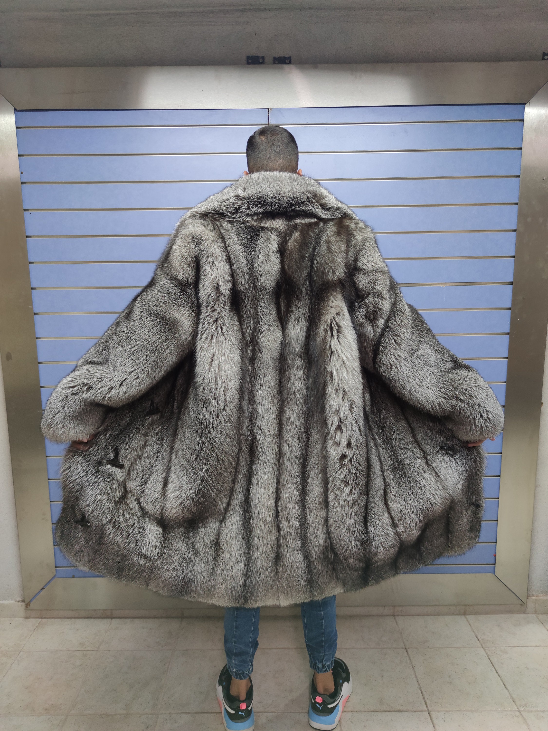 高級フルスキン ブルーフロストフォックスファー メンズコート リアル