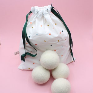 Set van 4 droogballen en zakje van scheerwol, willekeurige kleur