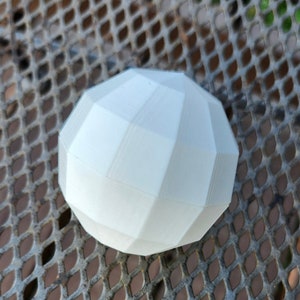Esfera facetada impresa en 3D