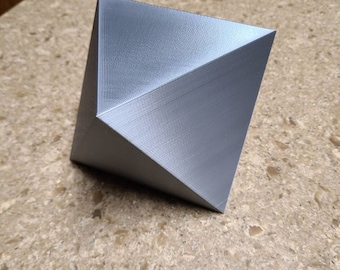 Gran sólido platónico de octaedro impreso en 3D