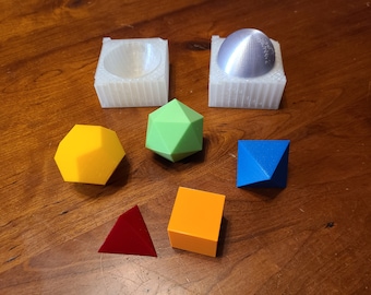 Pequeños sólidos platónicos impresos en 3D con esfera unitaria