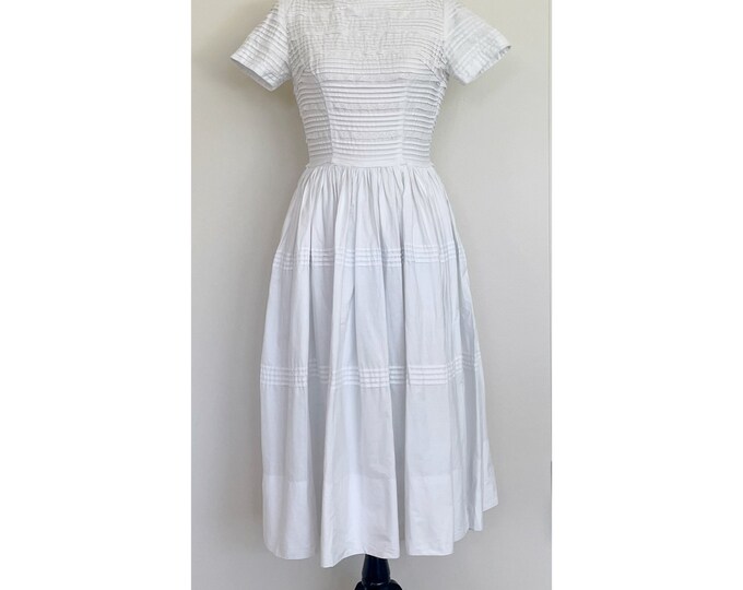 Vintage 1950s | White Cotton Fit and Flare Dress