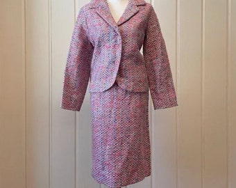 Vintage 1960s / Chaqueta rosa Boucle Tweed y conjunto de falda