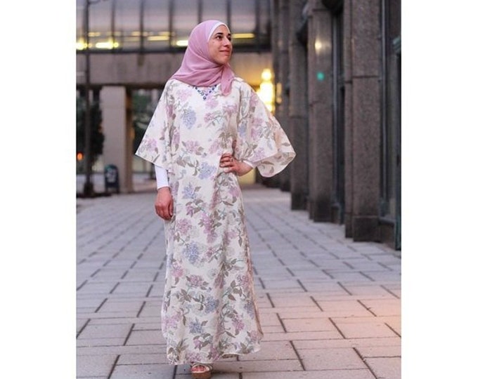 Vintage 1970s | Lucie Ann 70s Floral Kaftan Nightgown