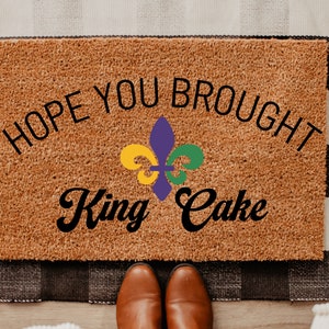 Hope You Brought King Cake Doormat|Mardi Gras|NOLA|Housewarming Gift|Birthday Gift|Welcome Mat|Funny Doormat|Cute Doormat|Mardi Gras Rug