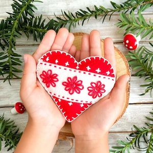 Nordic Heart Ornament PDF SVG sewing Pattern, DIY Christmas Decoration, Cozy Scandinavian Heart, Easy Holiday Decor, handmade gift