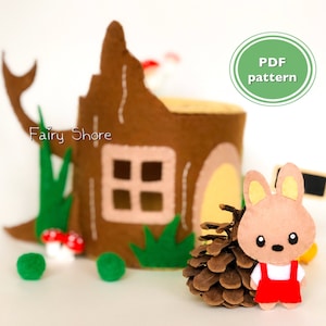 Puede incluir: Patrón de artesanía de fieltro para un lindo conejito que lleva un vestido rojo y está de pie junto a una piña. El patrón es para un proyecto de artesanía de fieltro y está disponible para descargar en PDF. El patrón se llama "Fairy Shore".