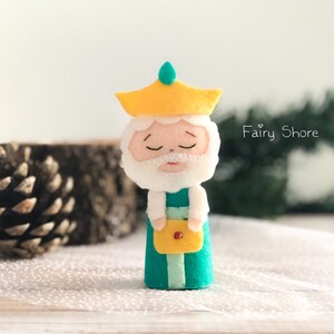 PDF and SVG felt sewing pattern to make 3” and 5” Three Wise Men finger puppets – DIY Christmas nativity set with Melchior, Balthasar, and Gaspar – beginner-friendly Cricut or manual cutting project.