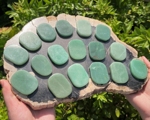 Green Aventurine Palm Stone: Medium Size, Stone Shape Oval (Smooth Polished Green Aventurine Worry Stone, Green Aventurine Gemstone)