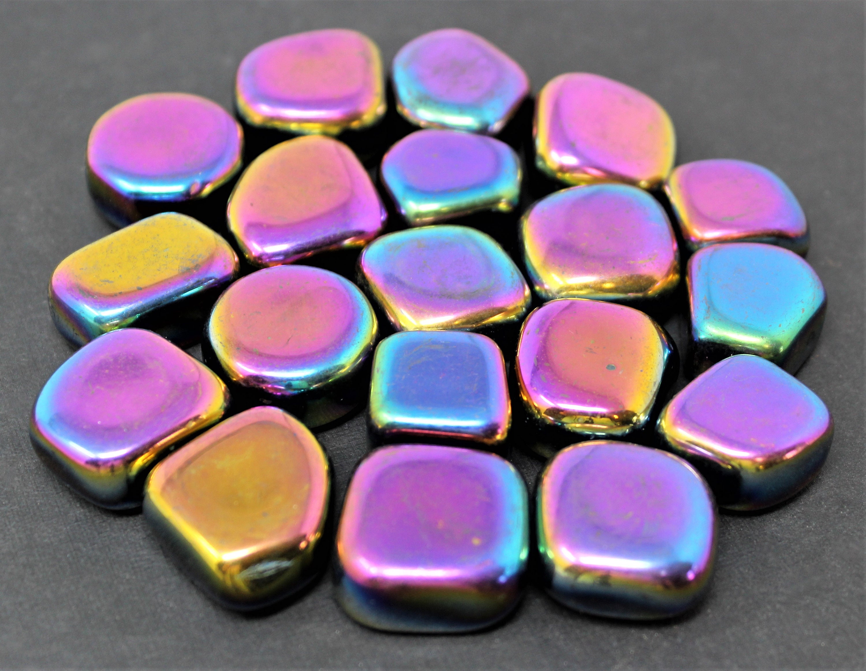 Радужный гематит. Черный камень с радужными разводами. Гематит разноцветный. Радужный гематит. Радужный гематит.