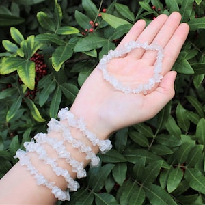Clear Quartz Chip Bracelet (Quartz Crystal Chip Bracelet, Stretch Bracelet, Clear Quartz Jewelry, Clear Quartz Gemstone Bracelet, Gift)