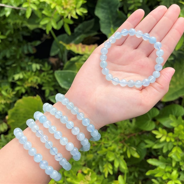 Aquamarine Bead Bracelet: 8 mm Round Crystals ('A' Quality Aquamarine, Premium Grade Stretch Gemstone Bracelet)