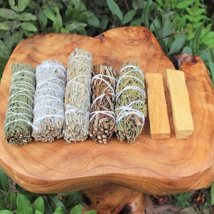 Sage Bundle Smudge Kit - Black Sage, Blue Sage, Cedar Sage, Juniper Sage, Yerba Sage, 2 Palo Santo (7 Stick Sampler Kit)