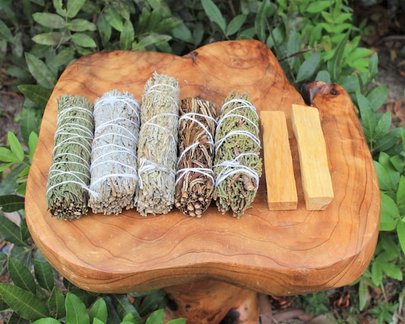 Sage Bundle Smudge Kit - Black Sage, Blue Sage, Cedar Sage, Juniper Sage, Yerba Sage, 2 Palo Santo (7 Stick Sampler Kit)