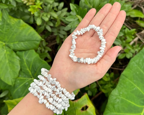 White Howlite Chip Bracelet (White Howlite Crystal Bracelet, Premium Grade Stretch Chip Bracelet, White Howlite Gemstones)