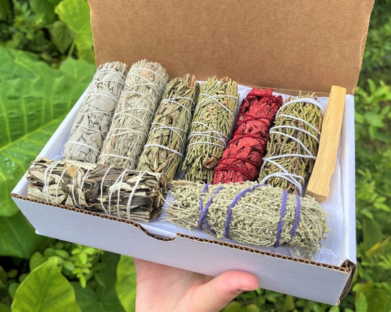 Smudge Sampler Box 9 Stick Kit - White Sage, Black Sage, Blue Sage, Cedar, Desert, Dragons Blood, Juniper, Yerba & Palo Santo Wood