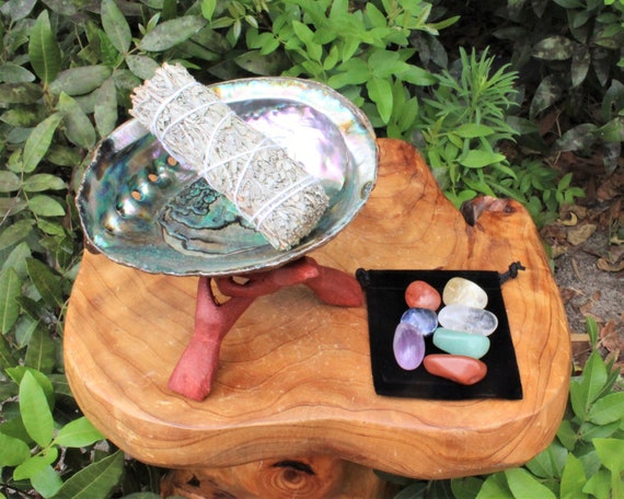 Smudge Kit & 7 Chakra Crystal Set - Blue Sage Smudge Stick, Abalone Shell, 6" Wooden Stand, 7 Chakra Crystals and Instructions