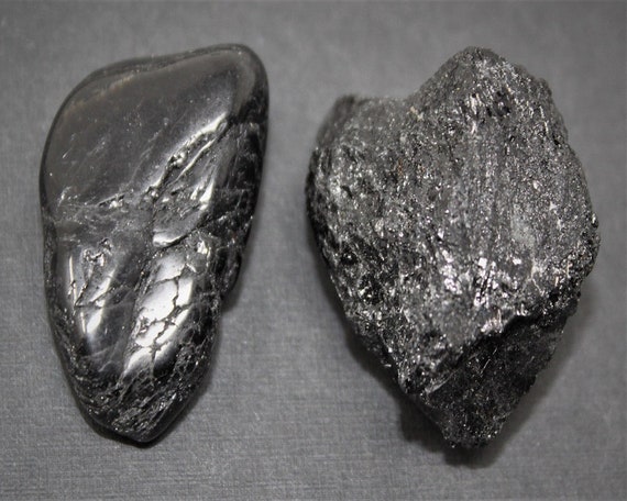Black Tourmaline Rough Natural & Tumbled Stones Set - 2 Piece Combo Kit (Natural Raw Tourmaline + Tumbled Tourmaline Crystals)