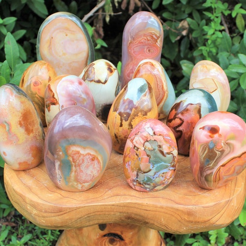 Formes libres de jaspe polychrome, spécimens de présentation sur pied polis - Taille au choix (cristaux de jaspe du désert de qualité « A », décoration d'intérieur)