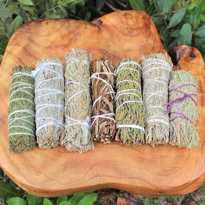 Sage Bundle: Smudge Kit 7 Stick SAMPLER - Black, Blue, Cedar, Copal, Desert, Juniper & Yerba (Sage Smudge Stick)